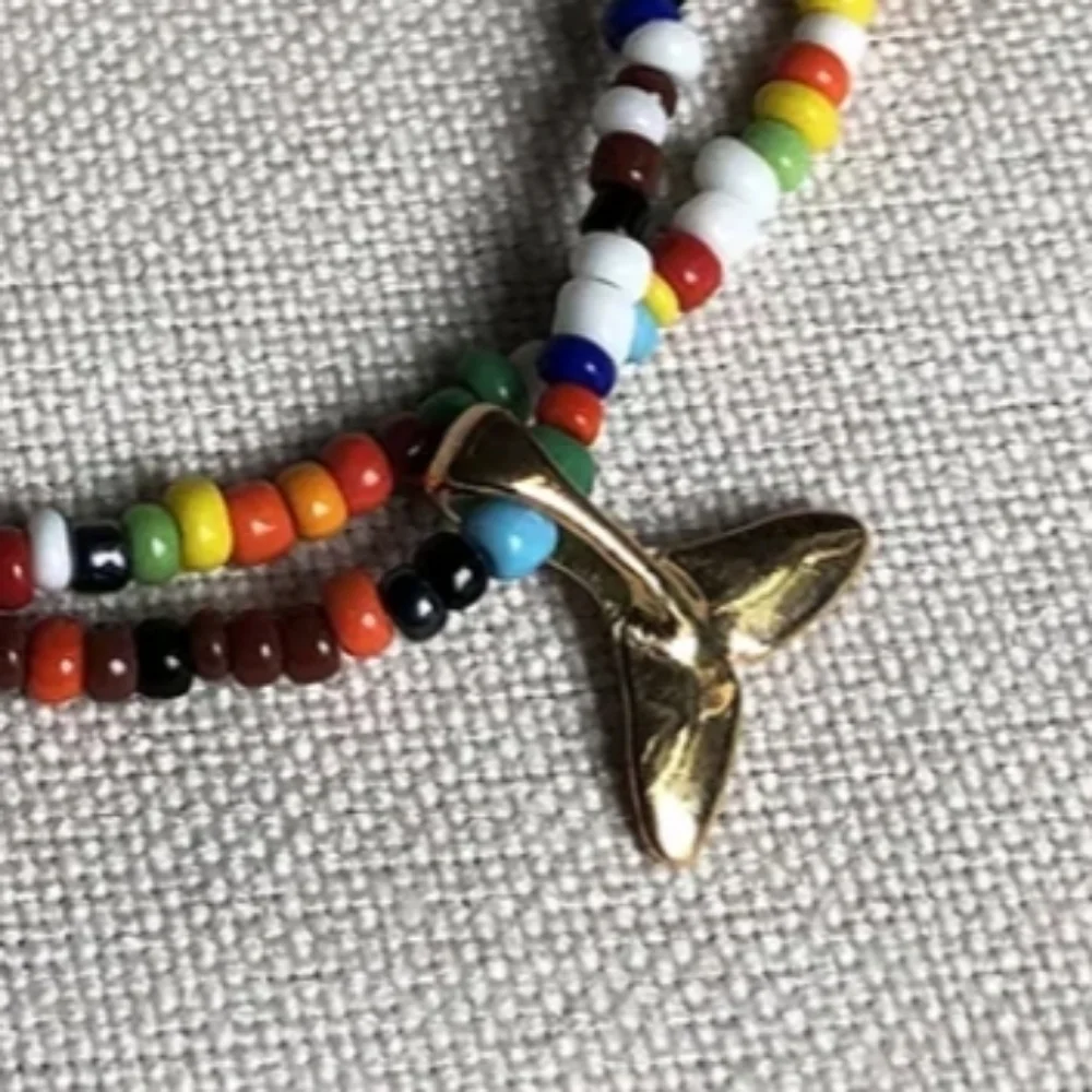 FISHTAIL Pendant Beaded Necklace - Picture 4 of 4